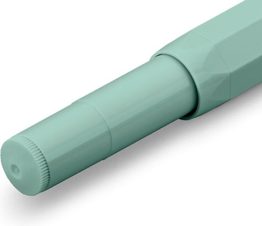 Kaweco - Cadeauset - 4delig - Kaweco Vulpen COLLECTION Sport fountain pen - Smooth Sage - Fine - Nostalgic Octagonal Clip Chrome - Zwart Vintage blikje - Doosje Royal Blue - Doosje zwarte Vullingen