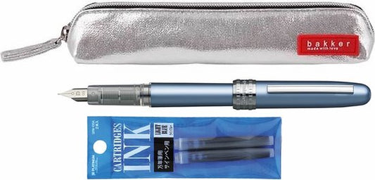 Platinum Vulpen Plaisir Shell Frosty Blue MEDIUM/0.5 - Bakker Made With Love Fair Trade Etui Zilver - Dyestuff cartridge ink (pack of 2) Light Blue