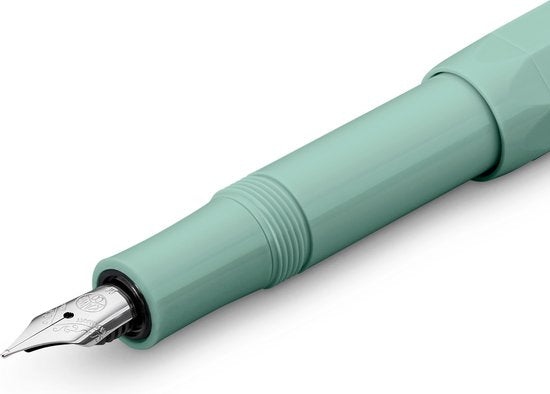 Kaweco - Cadeauset - 4delig - Kaweco Vulpen COLLECTION Sport fountain pen - Smooth Sage - Fine - Nostalgic Octagonal Clip Chrome - Zwart Vintage blikje - Doosje Royal Blue - Doosje zwarte Vullingen