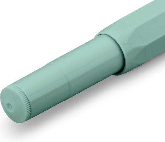 Kaweco - Cadeauset - 4delig - Kaweco Vulpen COLLECTION Sport fountain pen - Smooth Sage - Fine - Nostalgic Octagonal Clip Chrome - Zwart Vintage blikje - Doosje Royal Blue - Doosje zwarte Vullingen