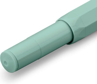 Kaweco - Cadeauset - 4delig - Kaweco Vulpen COLLECTION Sport fountain pen - Smooth Sage - Fine - Nostalgic Octagonal Clip Chrome - Zwart Vintage blikje - Doosje Royal Blue - Doosje zwarte Vullingen