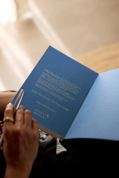 Paper Mirchi - Blokgedrukt Gelijnd Notitieboek (A5) - Trellis Indigo