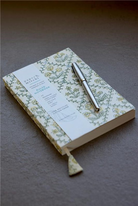 Paper Mirchi - Blokgedrukt Gelijnd Notitieboek (A5) - Bloemenrooster Botercrème